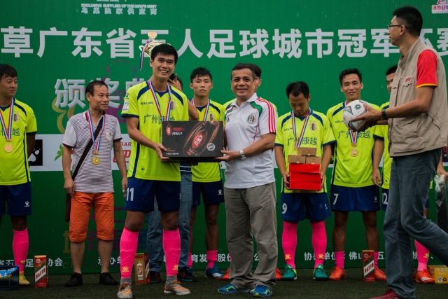 曼联惨败4-1，法布雷加斯放手无情揭露红魔困境